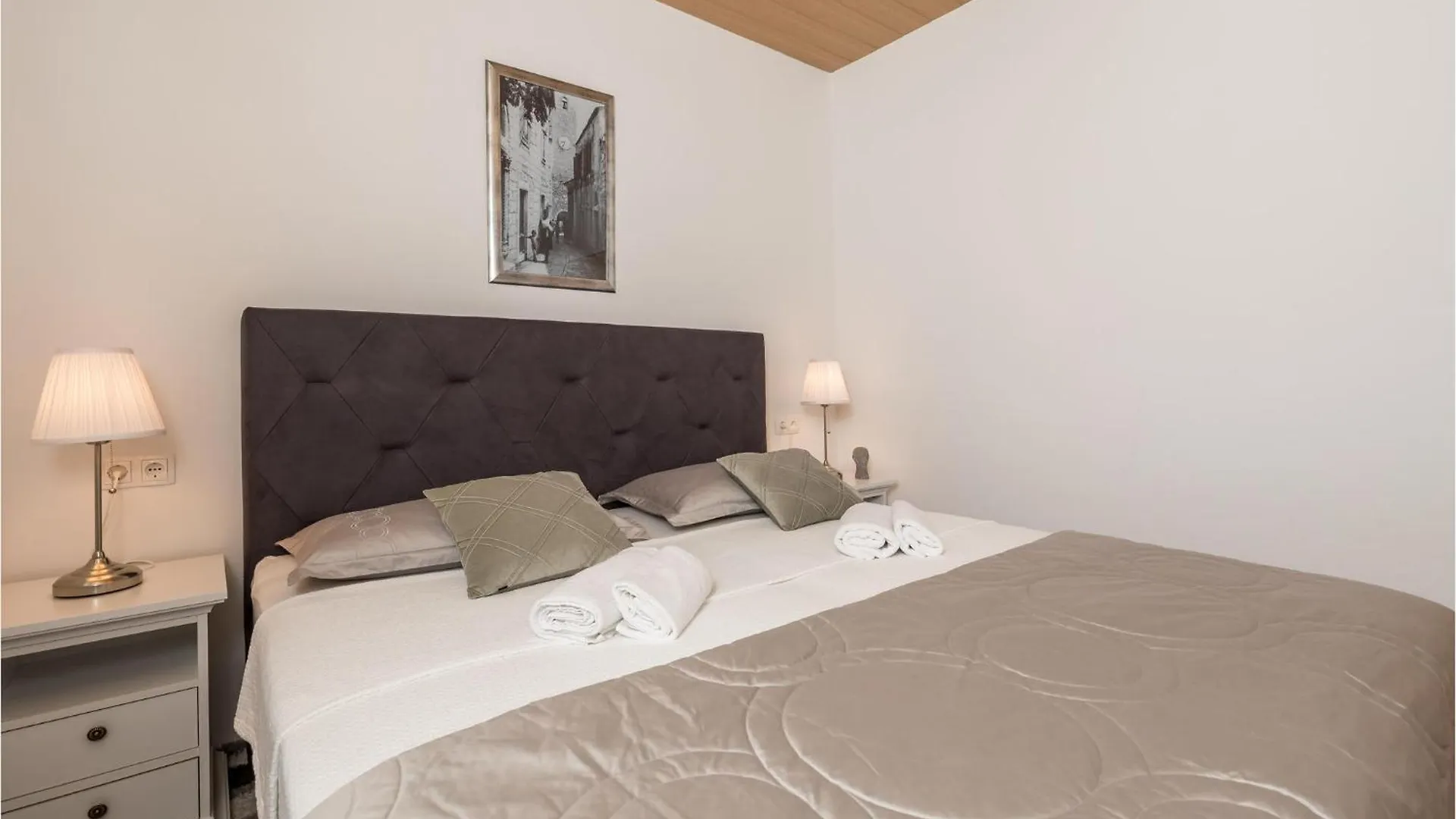 Beautiful Home In Banjol With Sauna 0*,